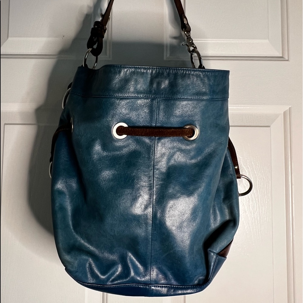 Tano Modern Bucket. Beautiful blue color w/ silver hardware. Fun everyday bag!